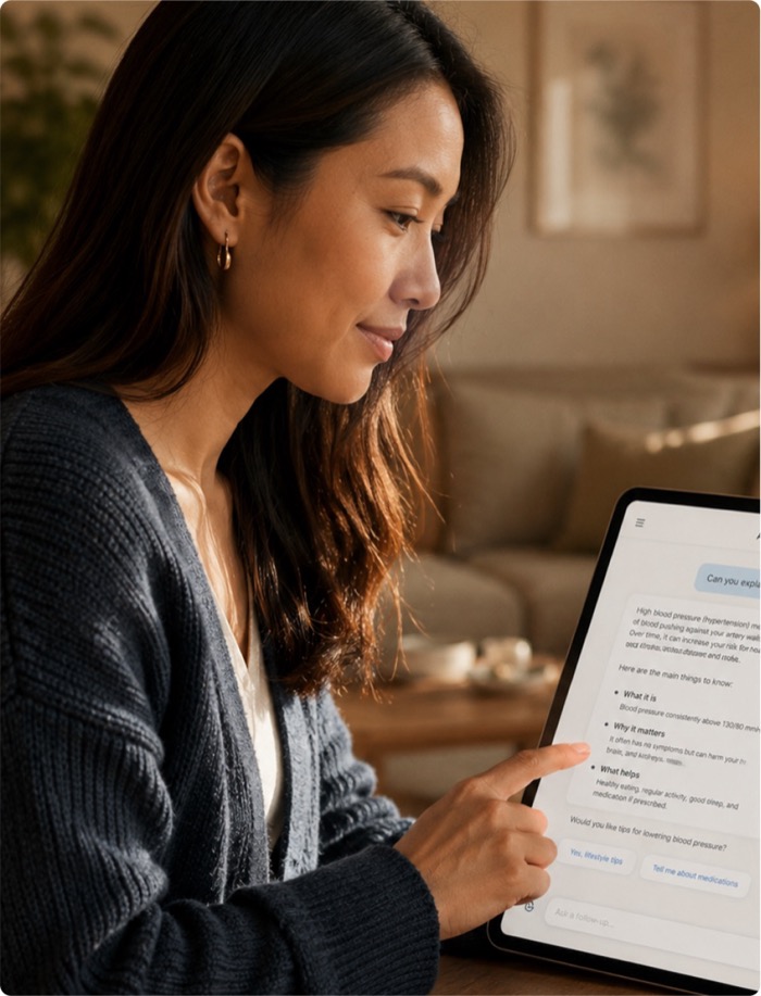 タブレットで心臓について学ぶ女性